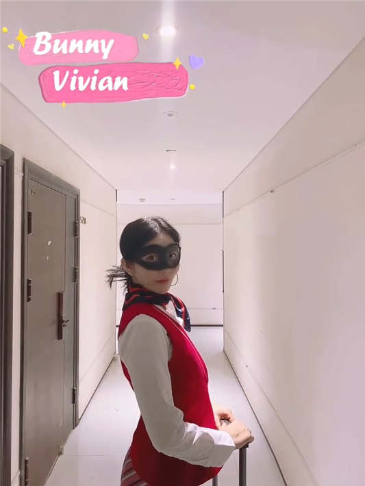 【极品反差婊】推特女神爱丝袜Vivian姐定制版流出 – 南航空姐[1V/351MB]
