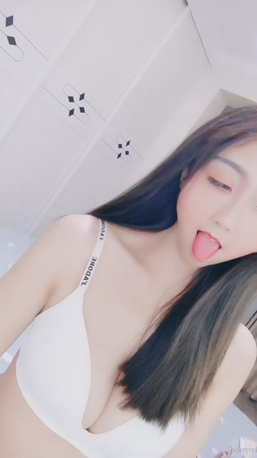 【空姐张梦琦】合集 美乳白皙空姐在线诱惑[MP4/7V/7.9G]