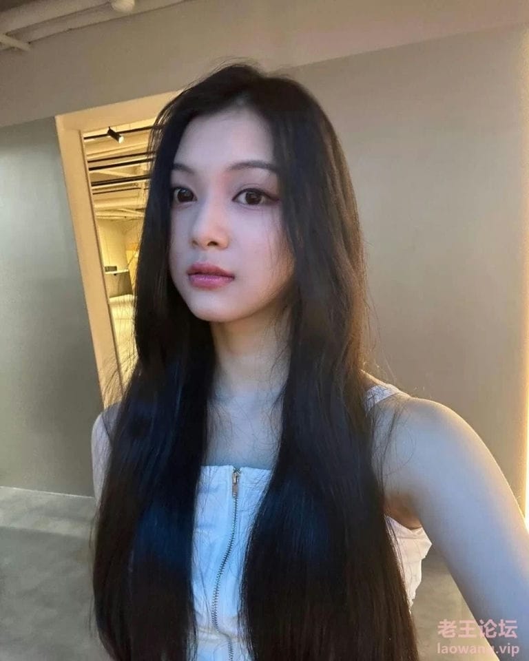 [综艺] [转载搬运] GENBLUE成员徐媛媛（19岁）在演唱会现场露出乳头的视频在网上疯传 [4vn图+170m][百度盘]
