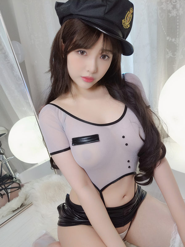 动漫博主雯妹 – 性感皮裙 [38P6V-224MB]