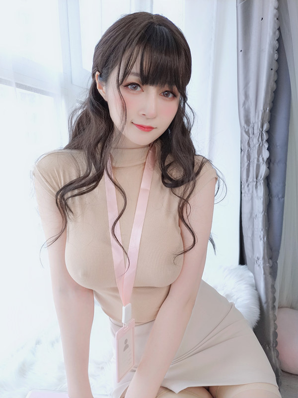 Coser小姐姐白银 – 会社の後輩 [22P2V-78MB]