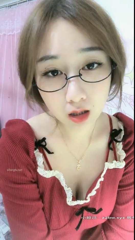 极品反差婊眼镜妹一颗肉喷水大秀[MP4/8V/3.23G]