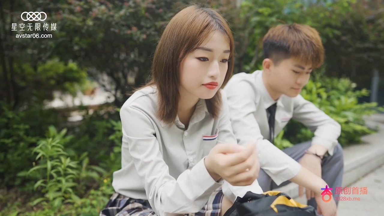 星空无限传媒&杏吧联合出品 XK8036 十八岁侄女被骗下海拍片 叔叔亲自开苞[MP4/635M]