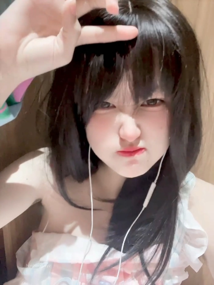 【比心陪玩小雪】极品萝莉私人订制[MP4/23V/9.85G]