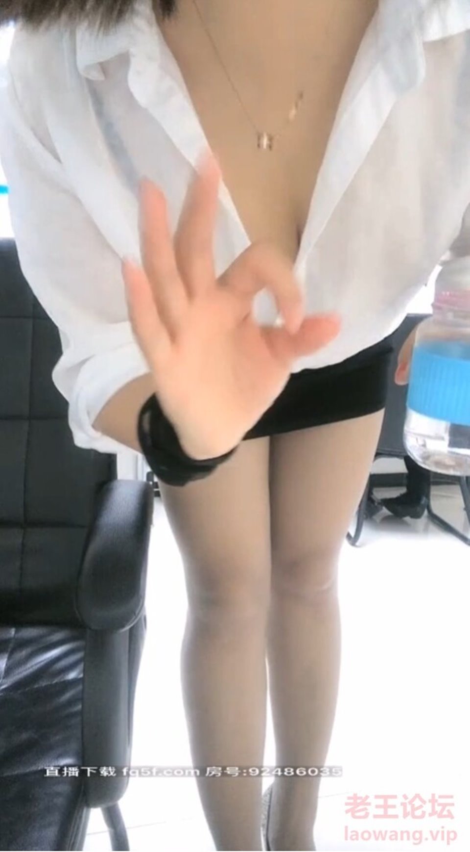 [已失效][转载搬运] 电信营业厅丝袜美女上班直播勾引啪啪 [17V+15.4G][百度盘]