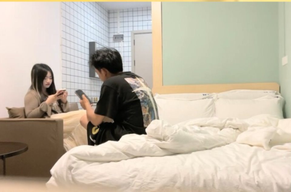 [美女] [视频分类] 2023.7.9【超人探花】兼职美女，D罩杯大奶子，连干两炮，这对车灯太给力好耀眼【1V 1G BT】