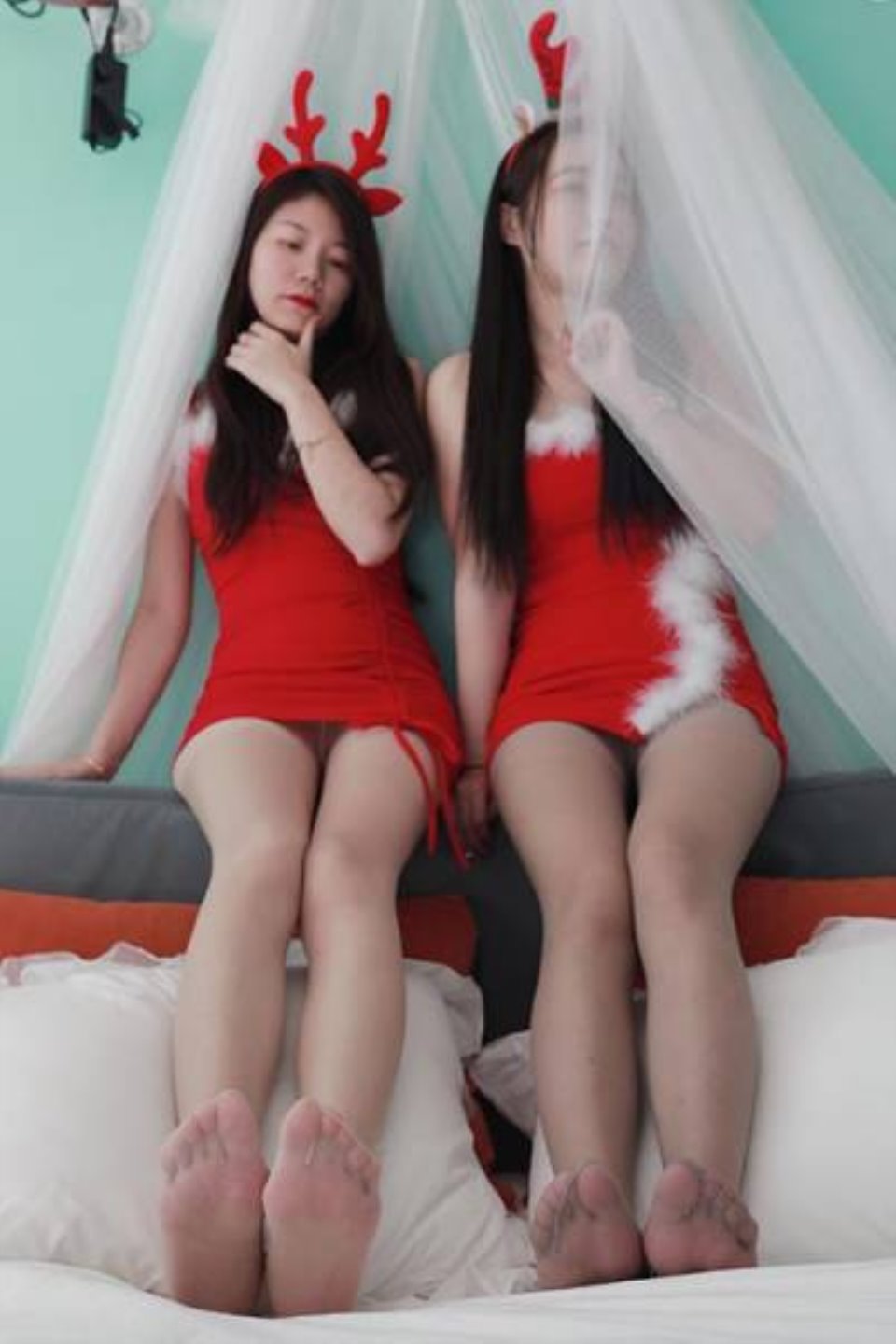 [美女] [视频分类] 丝奇摄影-姐妹花圣诞丝袜裸足脚对脚[225P+3V 3.48G百度网盘]