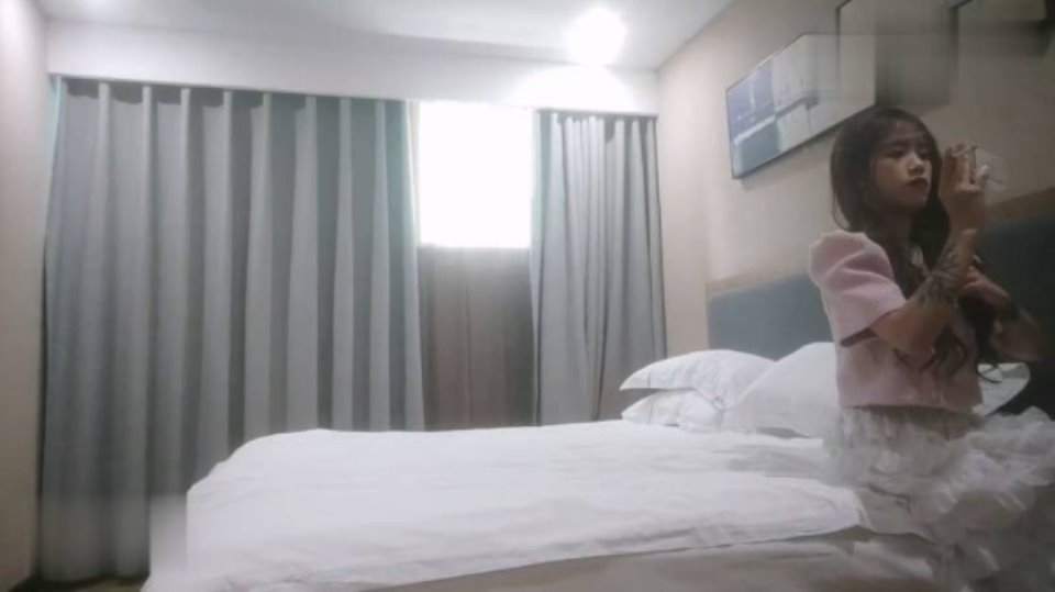 [美女] [视频分类] 纹身探花老马酒店约炮 坐地铁认识[1V 590M 百度盘]