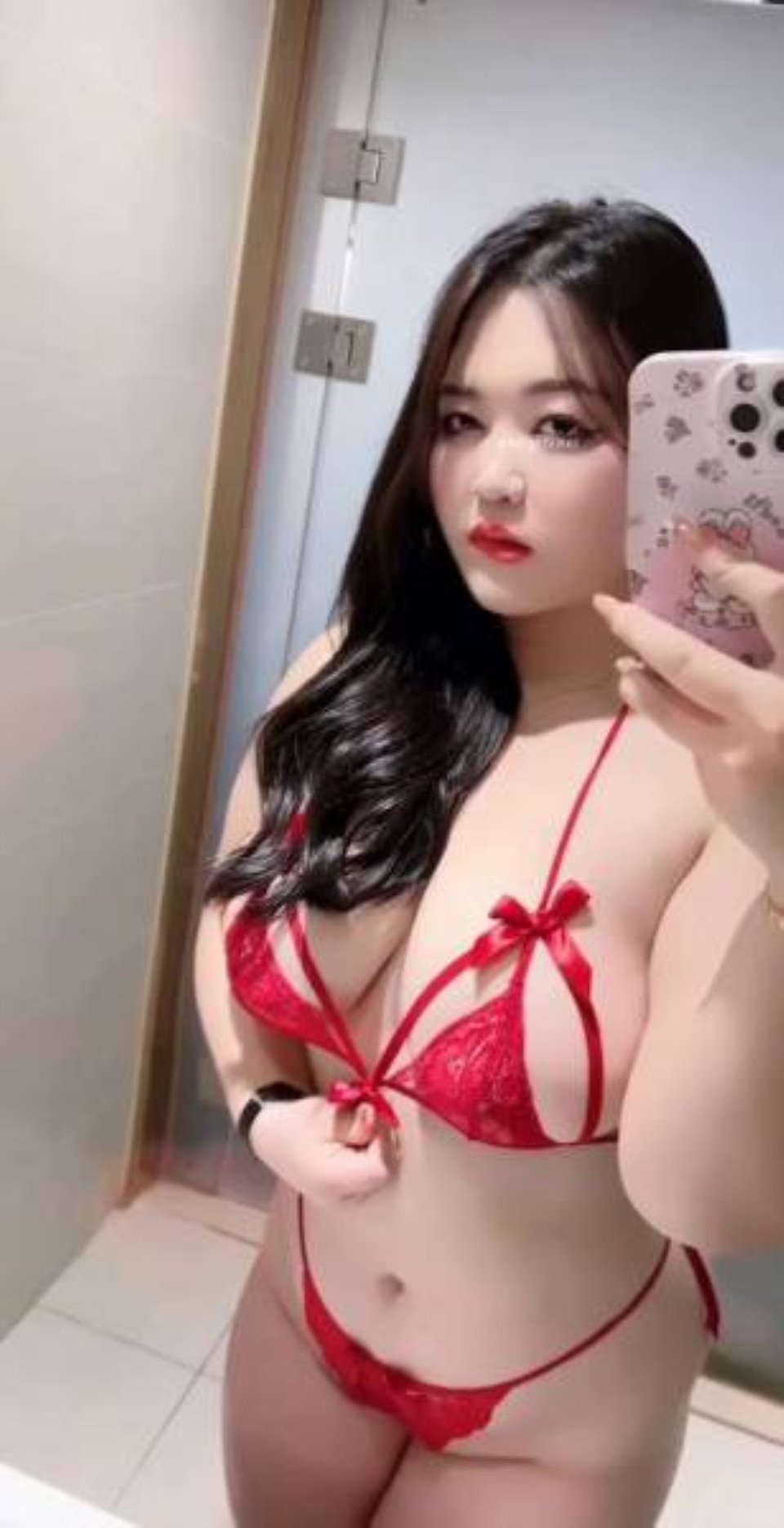 [已失效][御姐] 【抖音】心动女孩欣欣百万粉丝丰满主播大尺度定制福利【31V176MB百度盘】