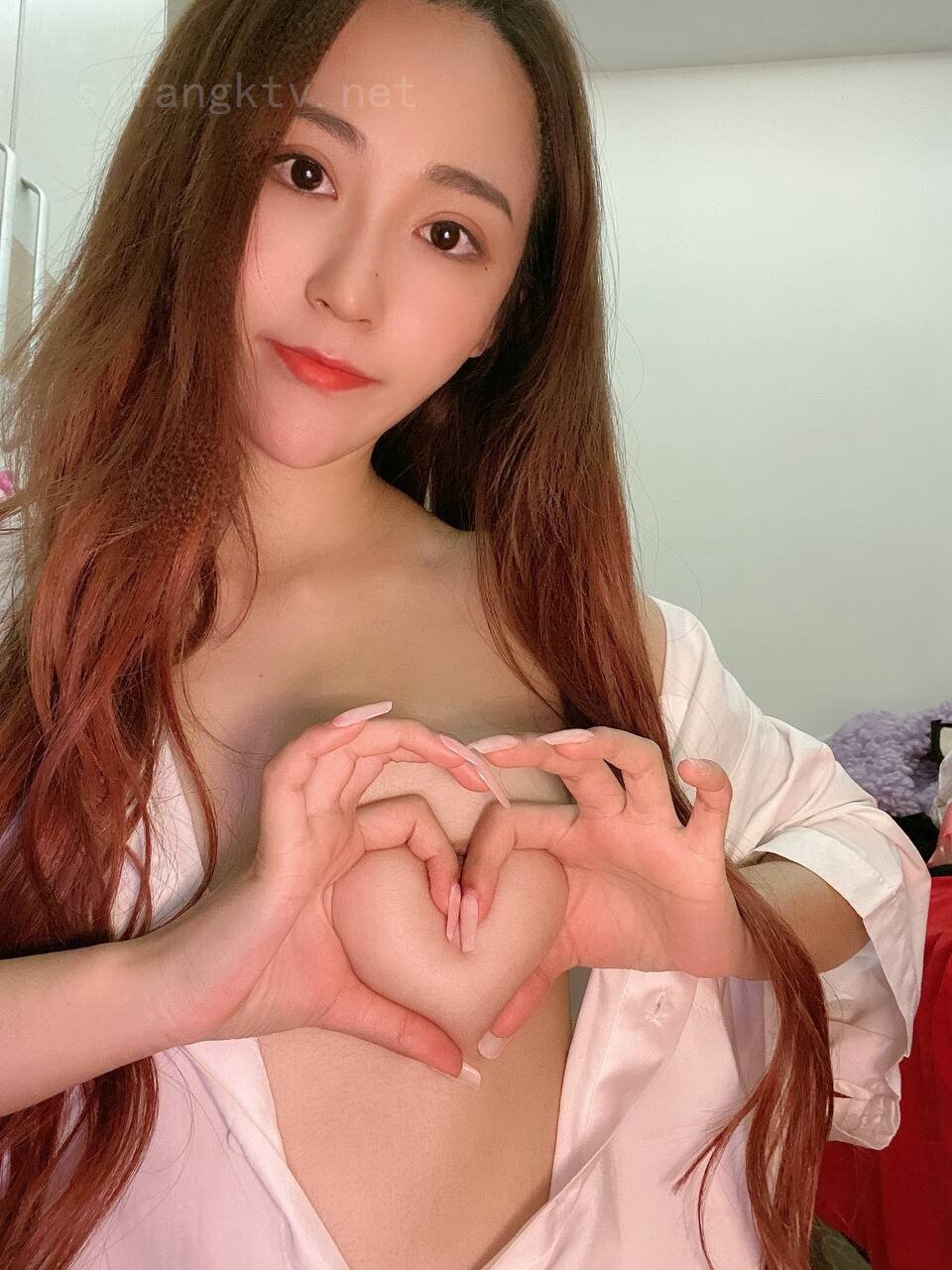 鼎鼎大名的秀人网女神-周慕汐 高价资源 被摸奶摸逼，还有被操！170CM高挑大长腿丝袜 挑逗金主鸡巴