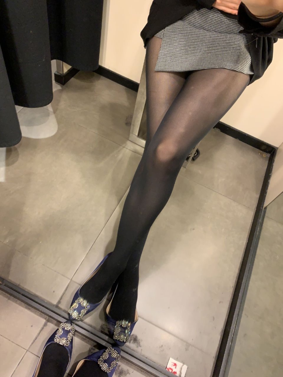 [已失效]♈微博美妇民宿老板娘油亮丝袜美脚图片合集下载-【丽人丝语】