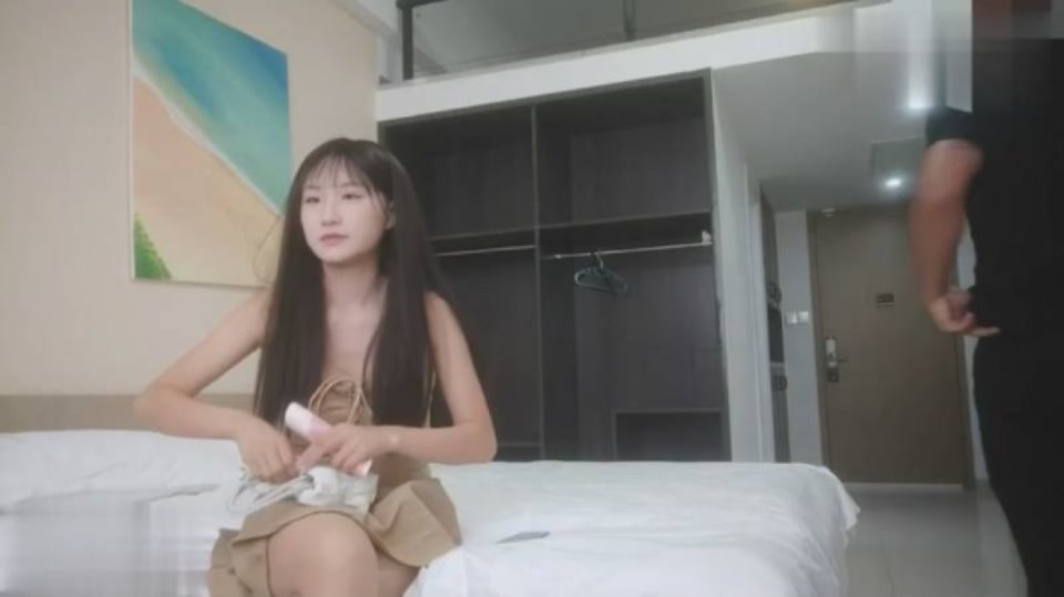 [美女] [视频分类] 老李酒店约炮 熟人介绍身材苗条刚下海的兼职小白领还一次没约过逼逼粉嫩毛少被搞出白浆【1V 297M BT】