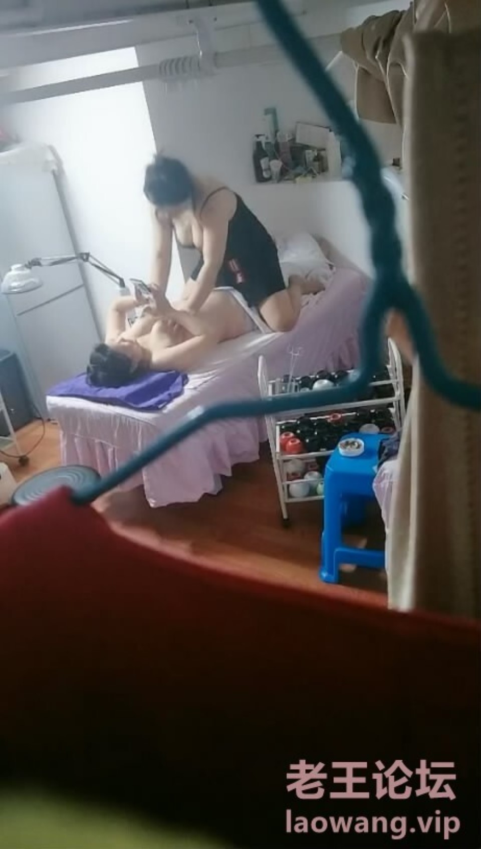 [会所嫖娼类] [转载搬运] SPA会所偸拍两个老娘们模仿男女做爱呻吟 【1V-M-百度云】 [1V+918M][百度盘]