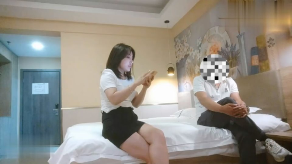 [美女] [视频分类] 探花大神老王冒充出差客酒店约炮同小区少妇胸大奶头坚挺，水还挺大对白有趣【1V 347M BT】