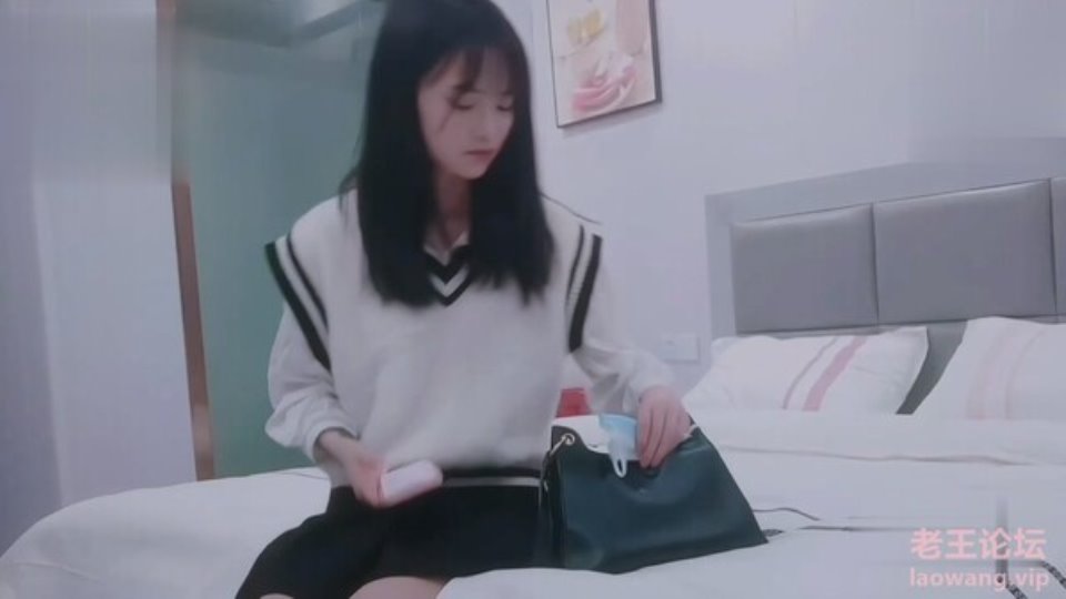 [国产主播] [转载搬运] 精品探花 有点冷的护校学生兼职妹一边手机放着AV [10P 1V+541M][百度盘]