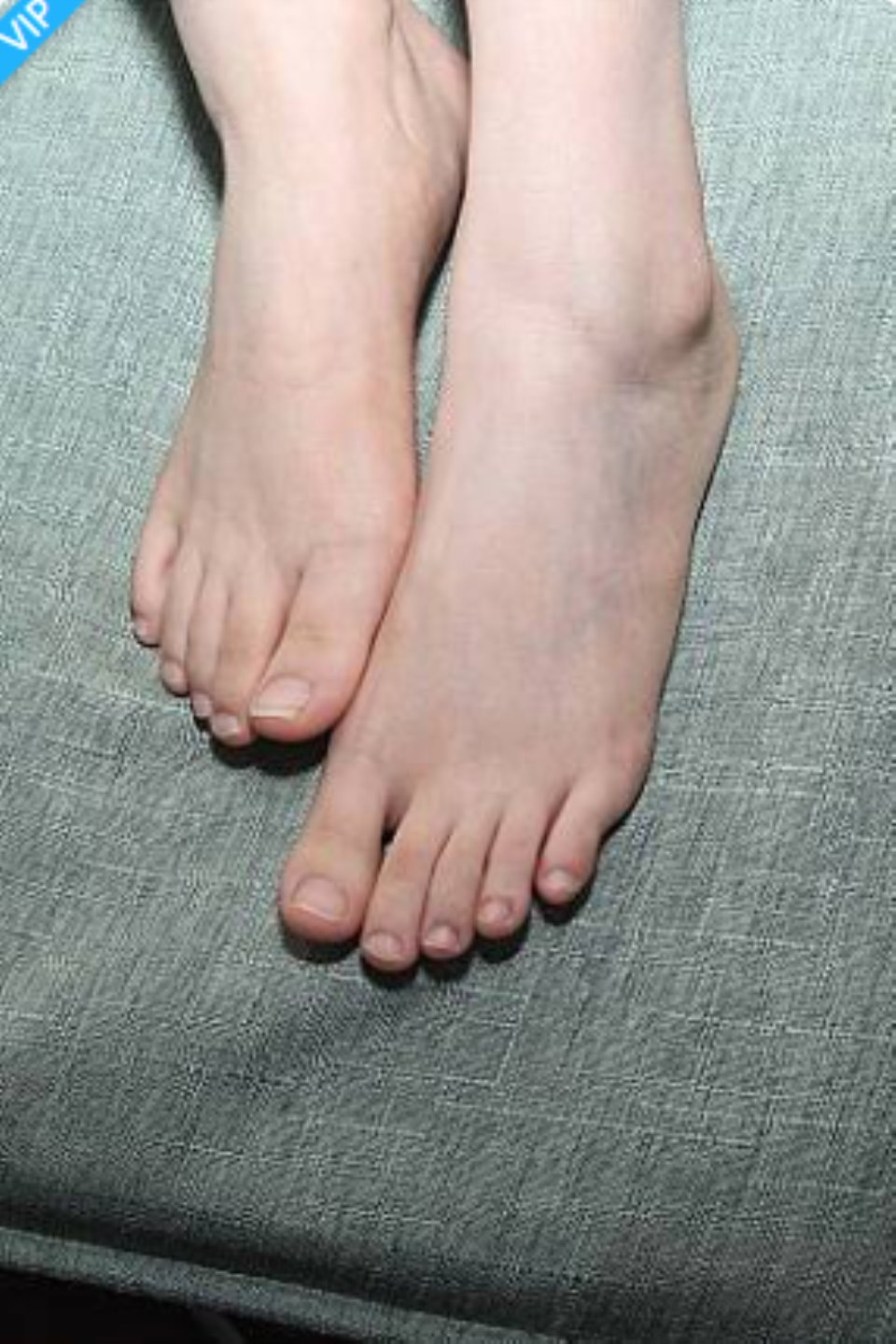 [已失效]Pary摄影 NO.091 颖怡的35码小脚丫一手就能完全握住了
