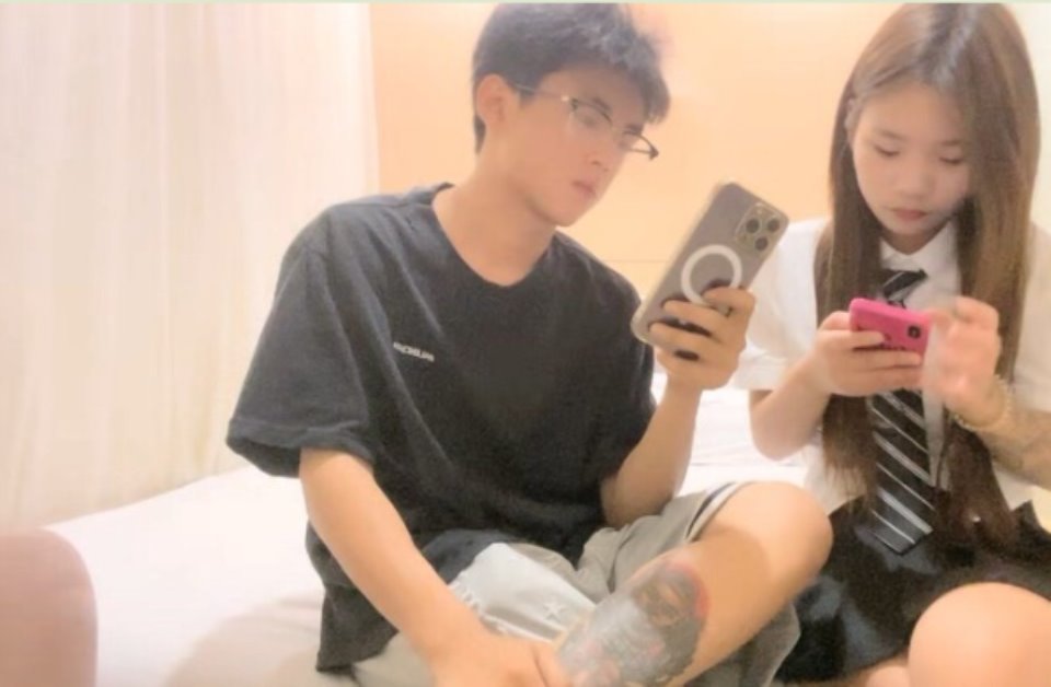 [视频分类] 2023.7.20【超人探花】19岁兼职小妹，C罩杯美乳诱人，赚钱加享受，换情趣装激情爆操【1V 504M BT】
