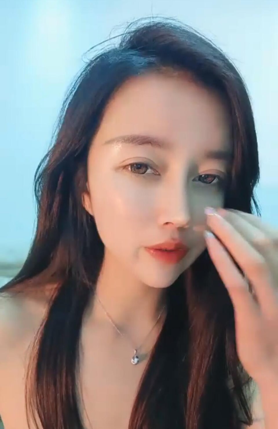 [已失效]非常骚的主播，三点全露，bb粉嫩