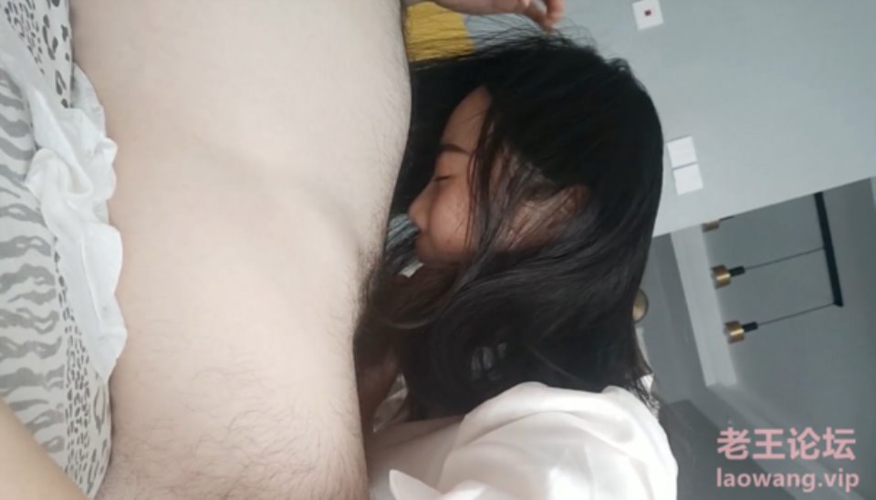 [91大神] [转载搬运] 91约炮大神胡子哥_约炮眼镜气质白领OL姐姐家里玩得不过瘾_. [1V+883MB][百度盘]