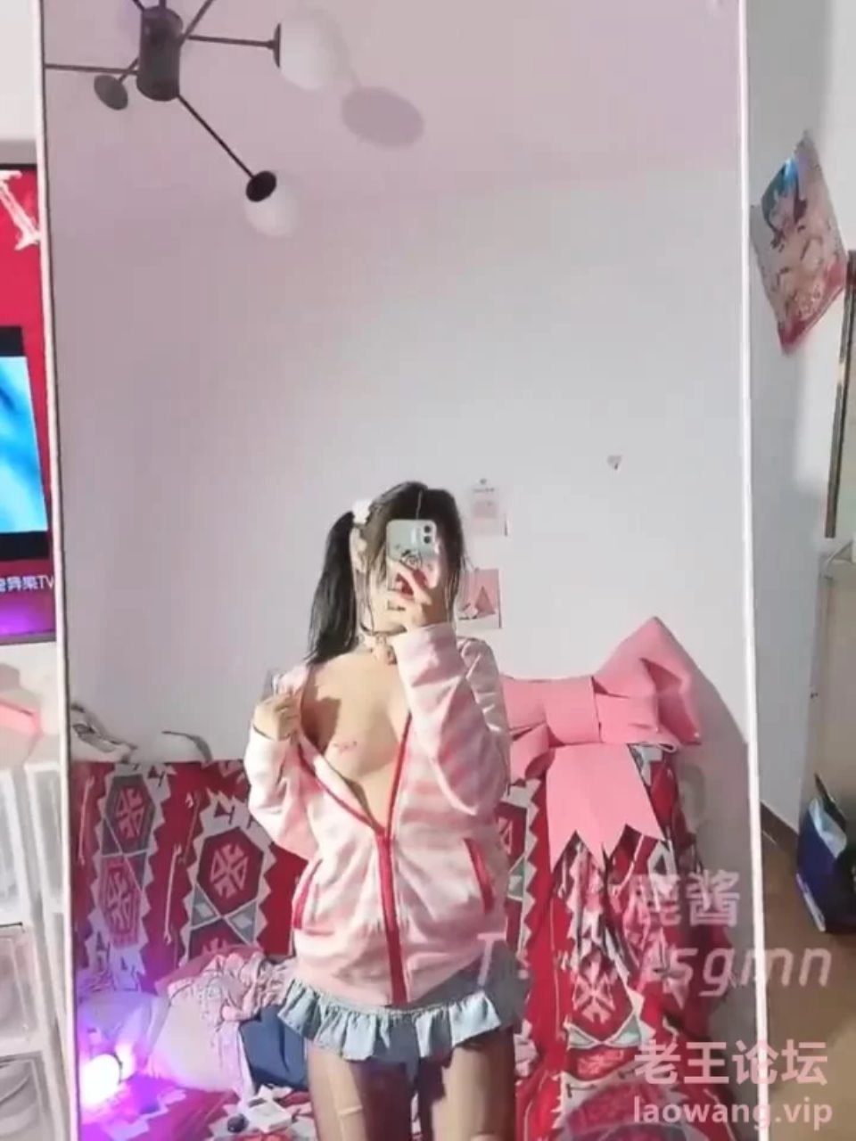 [福利姬] [轉載搬運] 小鹿醬之前推特露出的小視頻 [8v+33mb][百度盤]