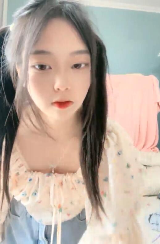 夹心糖饼  清纯妹妹，看见她回想到初恋的感觉了-1V501M
