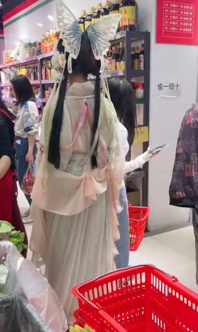 极品萝莉-软软兔（Lt74523412）-蝴蝶仙子汉服  2（1V,331M）