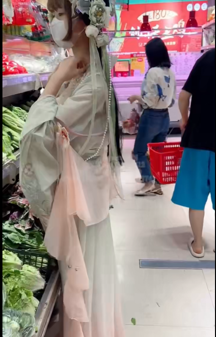 极品萝莉-软软兔（Lt74523412）-蝴蝶仙子汉服  2（1V,331M）