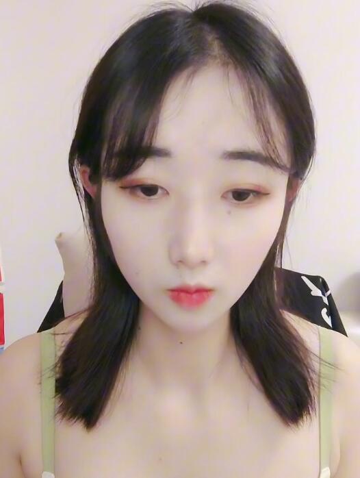 雪艳妮莹  邻家嫩妹妹掰穴大秀-1v459m