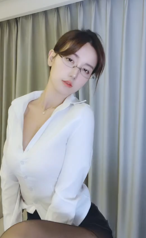 花椒  绿播宁依纯 2分57秒露奶-6V279M