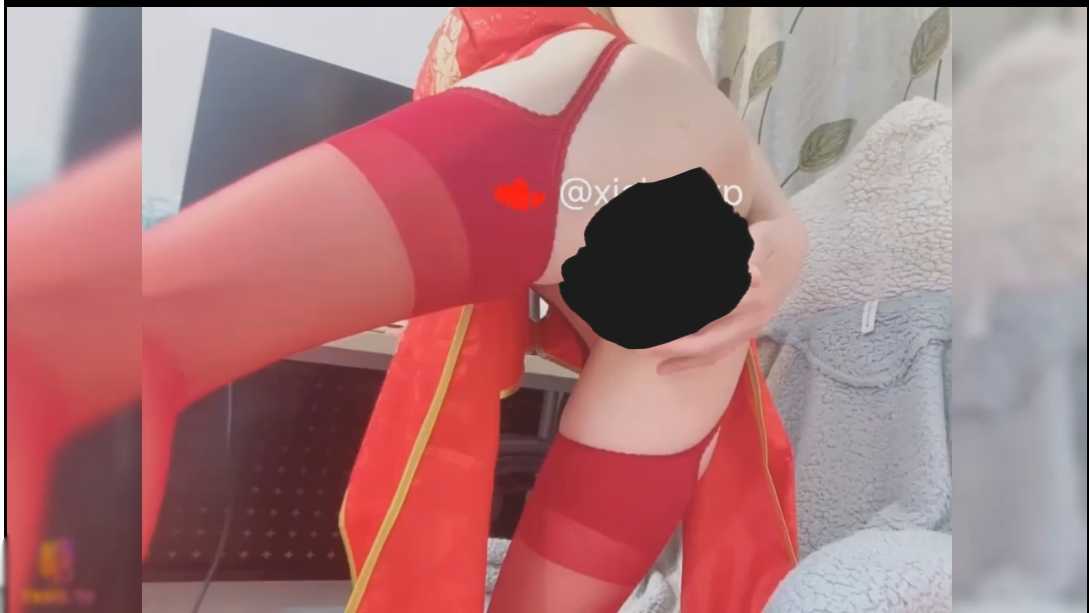 夏花-淫荡的旗袍 性感人妻渴望肉棒【1V】【166MB百度云】