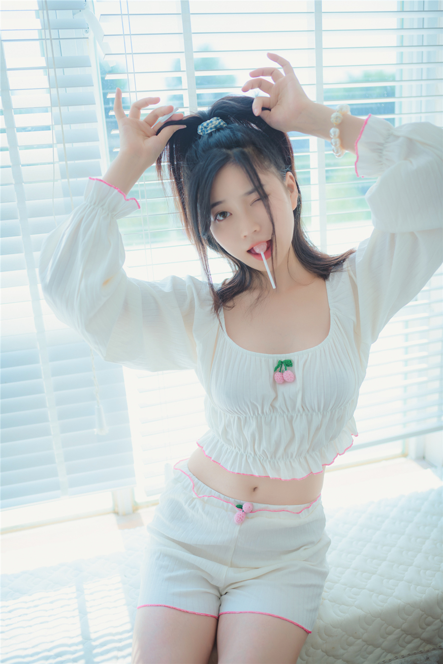年年-爱吃棒棒糖的少女[35P]