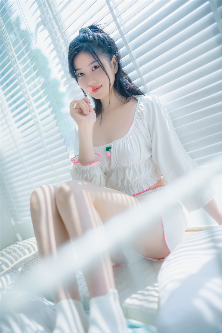 年年-爱吃棒棒糖的少女[35P]