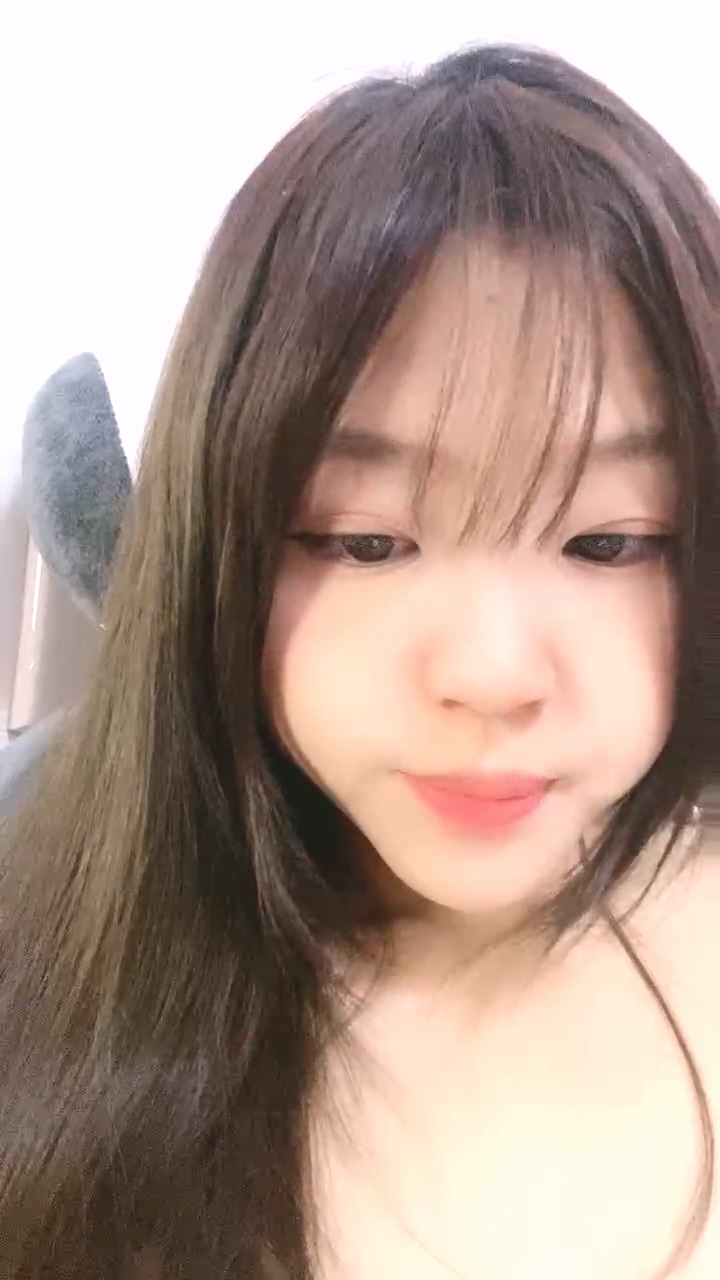 婴儿肥极品学妹的诱惑全程露脸跟狼友互动撩骚听指挥[1V 370.14MB]