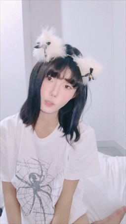 清纯美少女【鱼儿困困】外表呆萌 [1V+836M][磁力链接]