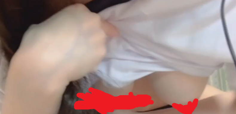 福利姬体操服 撩起上衣 揉捏奶子 伸进内裤里抠逼自慰 1V169M百度盘