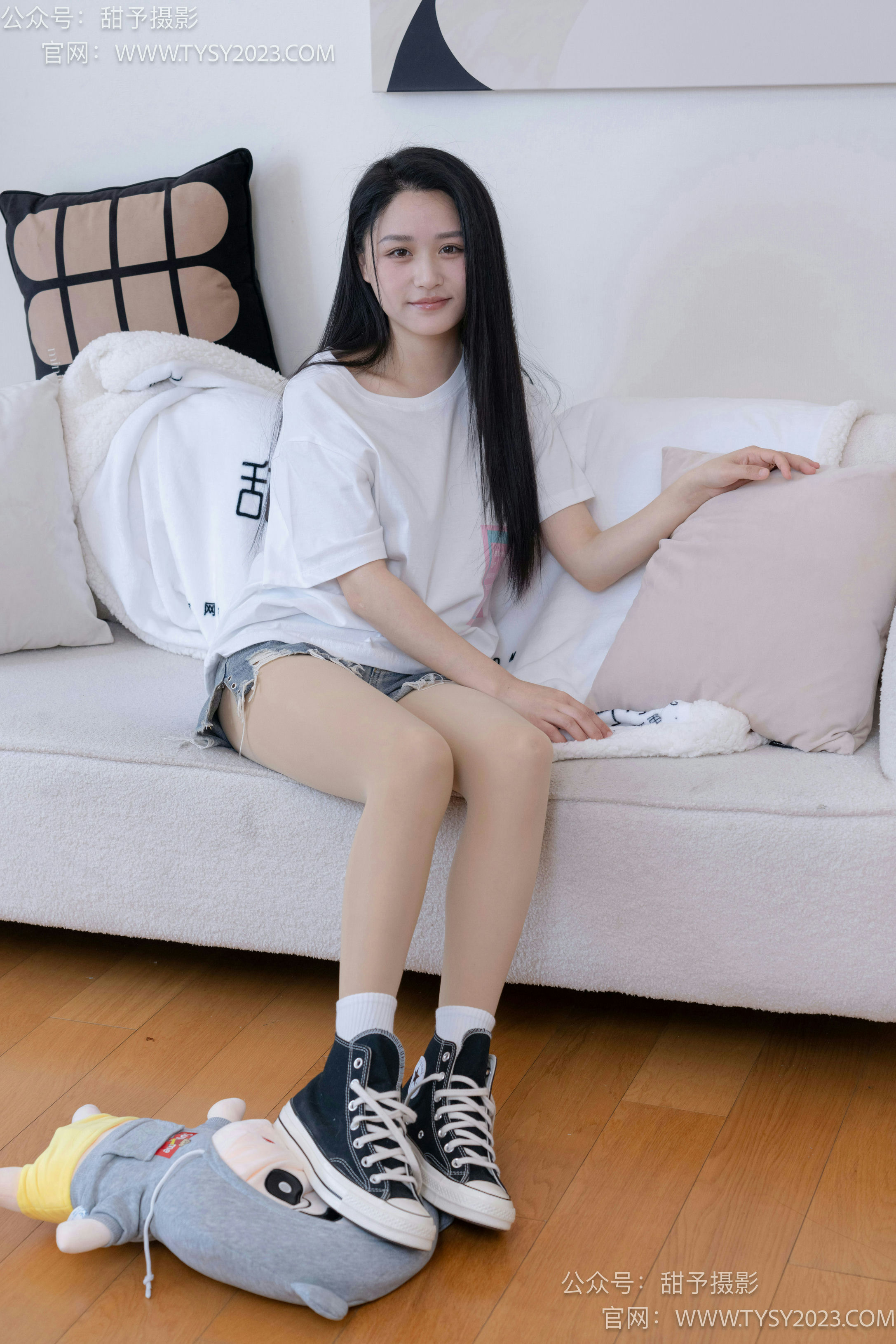 甜予摄影 - 澜澜-帆布鞋、白棉袜、踩蜡笔小新玩偶剧情 [125P2V-10.6GB]