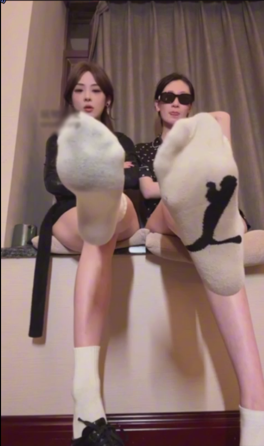 玩物直播不知名美女-双s臭白袜洗脑【1V】【145MB百度云】