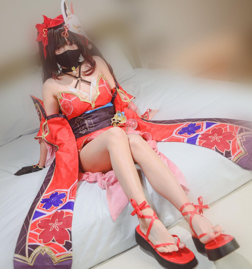 极品cos嫩妹-悠悠米-新 cos花火（1V,912M）