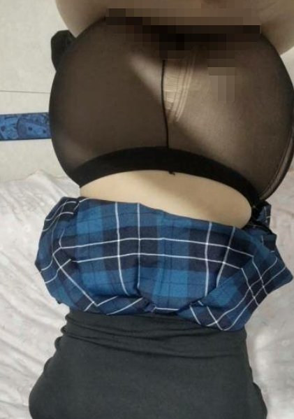 海角乱伦大神【19岁女儿小亚】付费钻石贴，女儿从老家回来后，主动的不行，对白全程