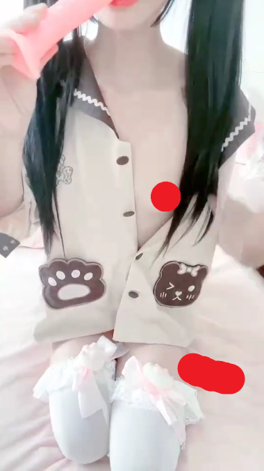 小雯宝宝 露脸白丝狗爪制服 假吊插入无毛嫩逼啊啊叫1V102M百度盘