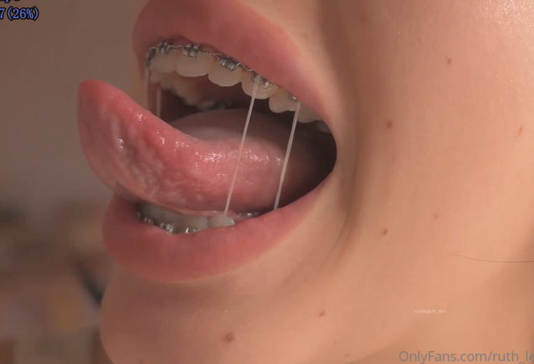 亚裔母狗李露丝，深喉口爆手交野战，各式各样性爱自拍【11v2.53g百度云】