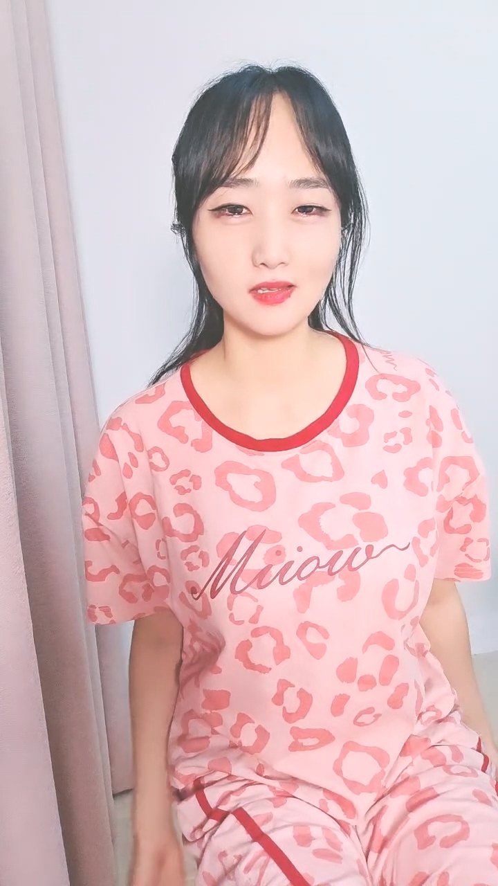 黑絲露臉制服誘惑全程露臉有才藝的小姐姐大秀直播 [1V 1.56GB]