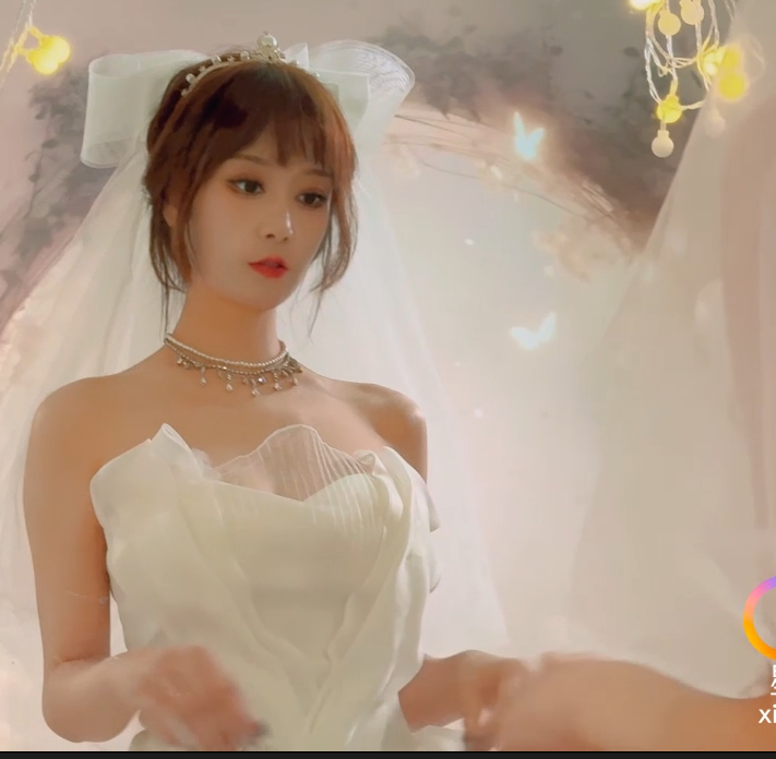 极品御姐-露露-  逃婚新娘身穿洁白婚纱与前男友激情（1V,913M）