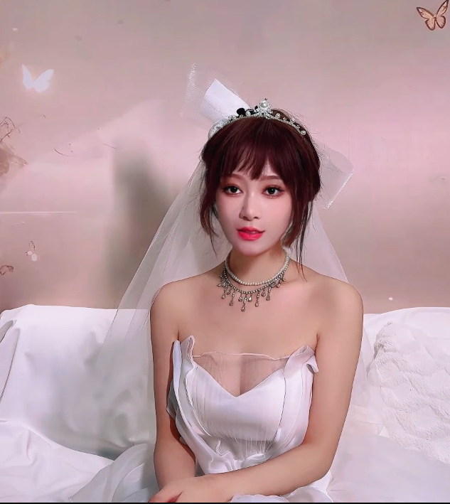 极品御姐-露露-  逃婚新娘身穿洁白婚纱与前男友激情（1V,913M）
