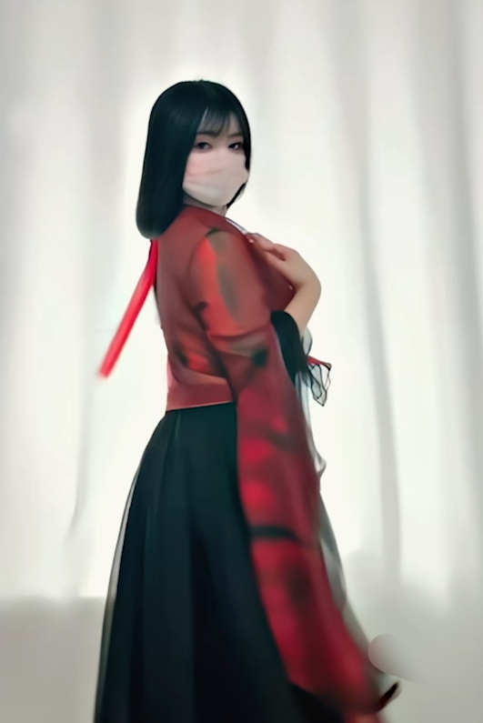 极品艺校美少女-杨晓花-高价定制裸舞合集（24V,2.56G）