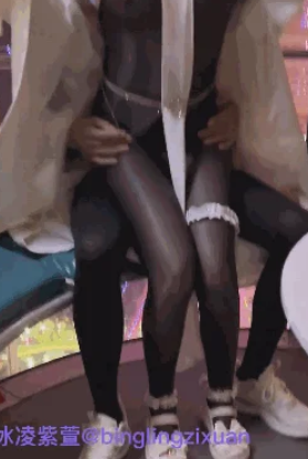JK小萝莉美女 冰凌紫萱@binglingzixuan 最新3p胜利女神 nikke 户内外露出啪啪视频福利 211MB2V