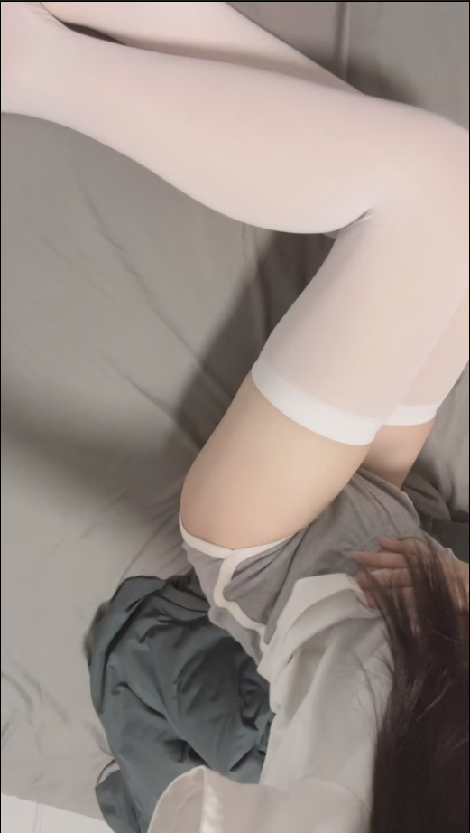 【新】快手不知名女杀手-定制丝袜 秀足 私足擦边 短视频【9V】【338MB百度云】