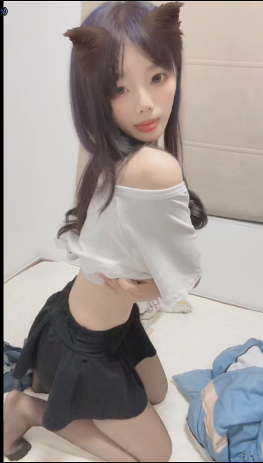 【新】快手不知名女杀手-定制丝袜 秀足 私足擦边 短视频【9V】【338MB百度云】