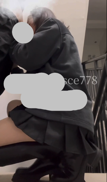 sce778  黑色百褶裙 反差学生装扮 在楼梯间吃鸡 性爱  1V1.2G百度盘
