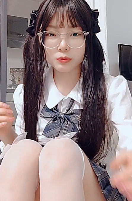 栗子喵双马尾JK白丝娇羞白虎萝莉掐脖猛操